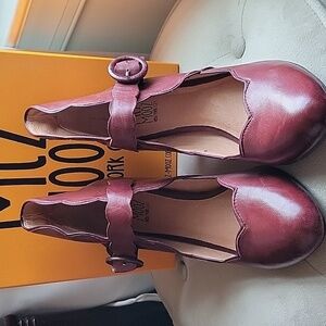Miz Mooz Carissa, size 9, wine